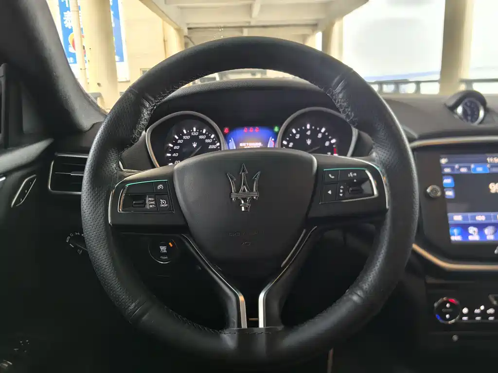 Maserati Ghibli 2016 — фото 39