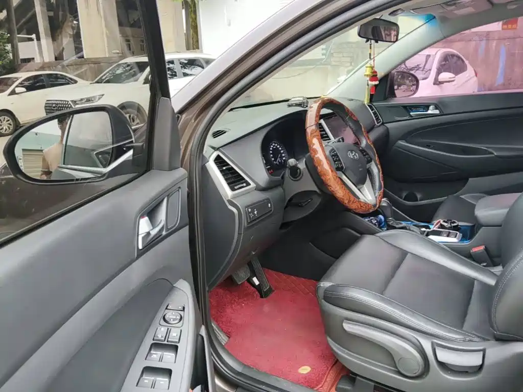 Hyundai Tucson 2017 — фото 16