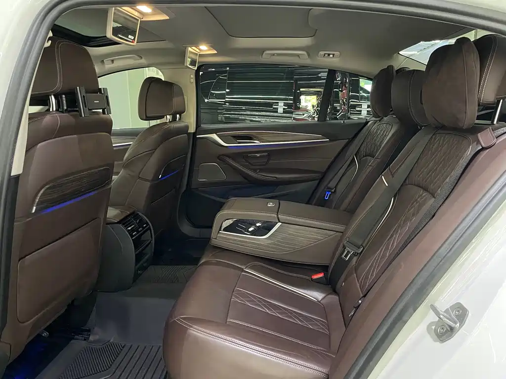 BMW 5 Series New Energy 2019 — фото 15