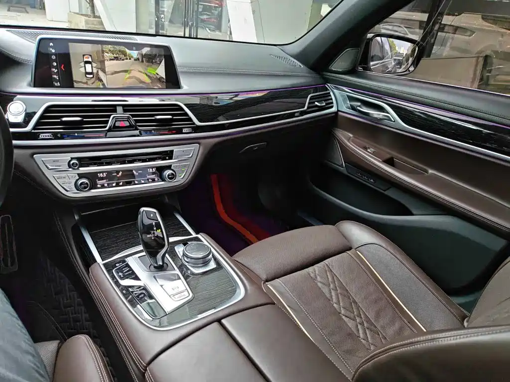 BMW 7 Series 2018 — фото 10