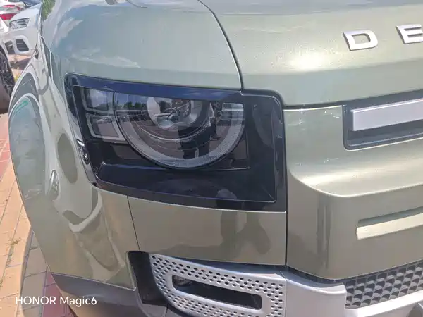 Land Rover Defender 2021