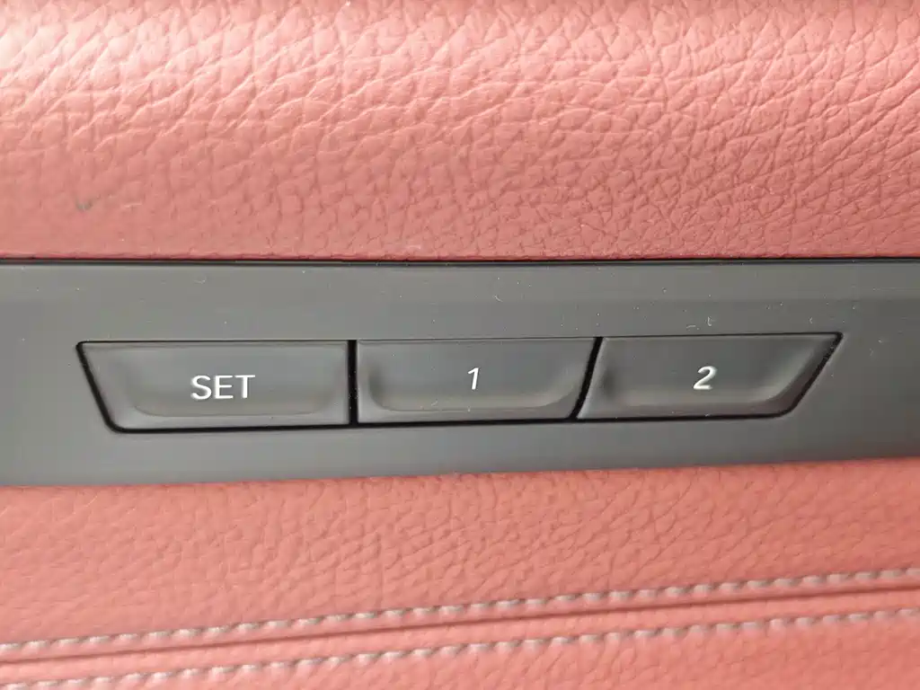 BMW 5 Series 2019 — фото 19