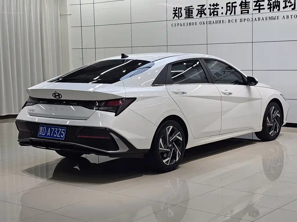 Hyundai Elantra 2023 — фото 16