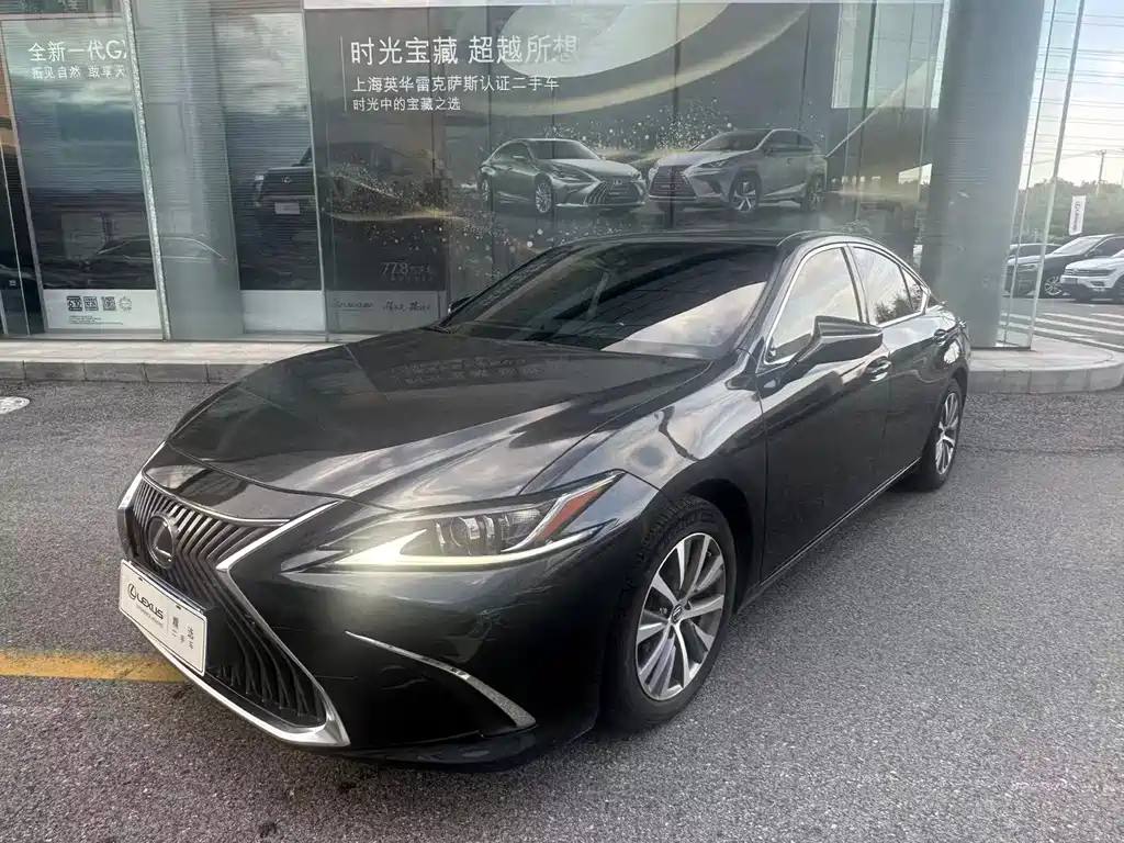 Lexus ES 2020 — фото 1