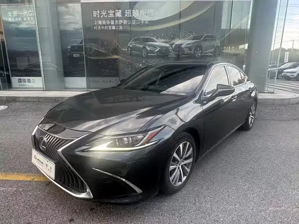 Lexus ES 2020