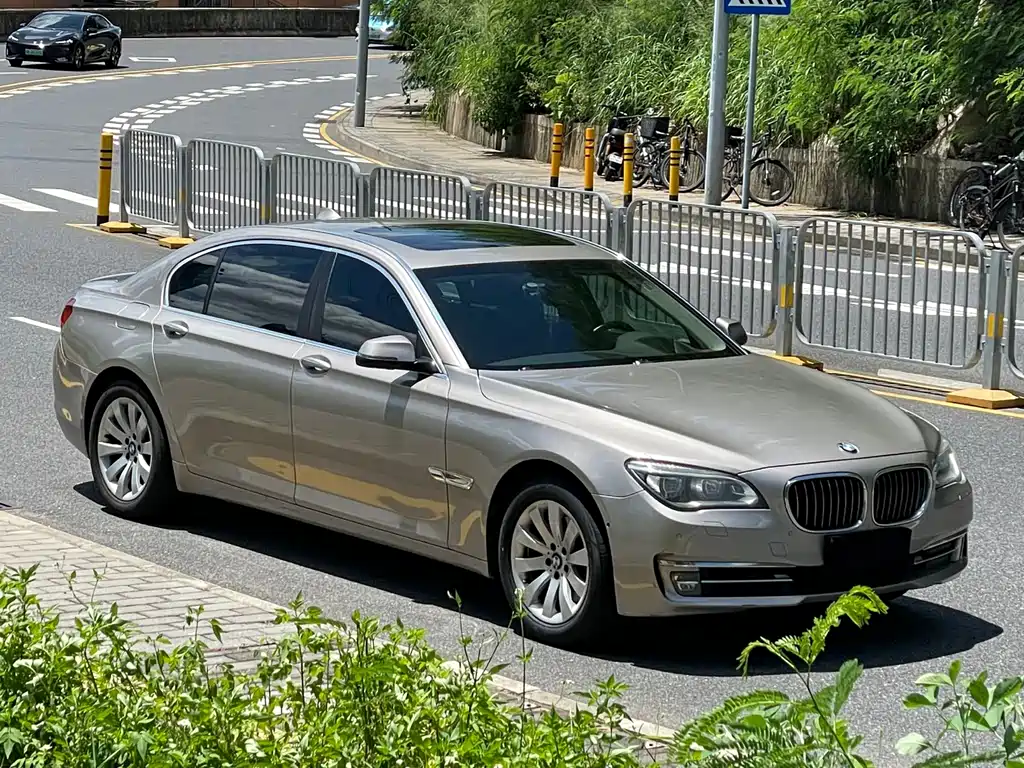 BMW 7 Series 2013 — фото 3