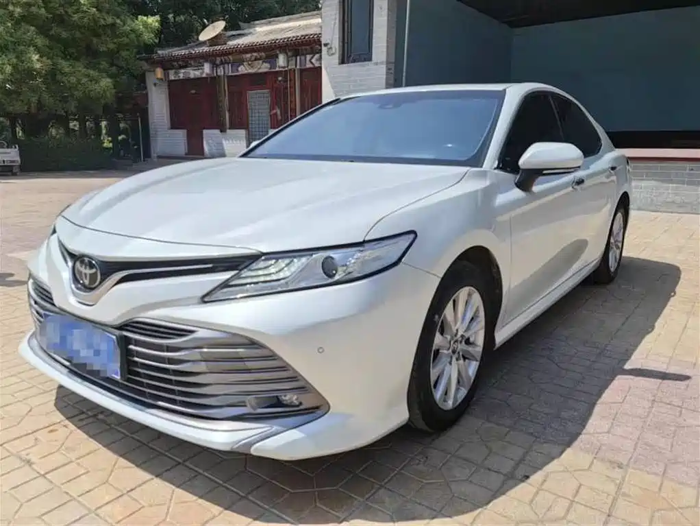 Toyota Camry 2018 — фото 1