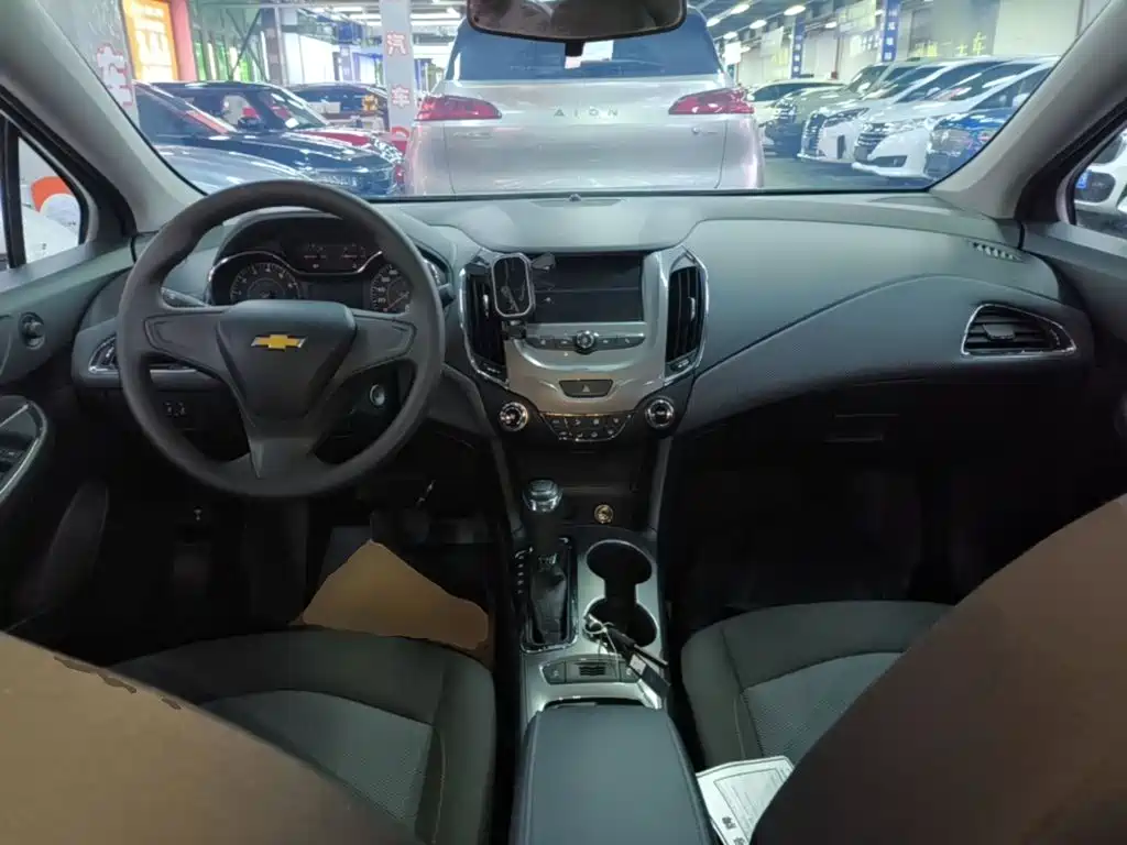 Chevrolet Cruze 2018 — фото 10