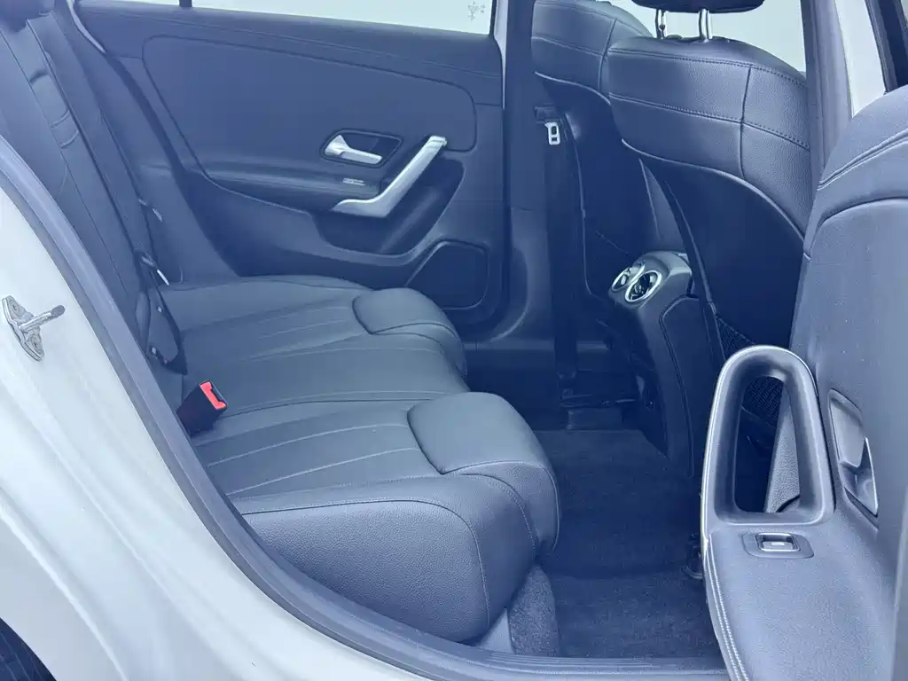 Mercedes-Benz A-Class 2021 — фото 12