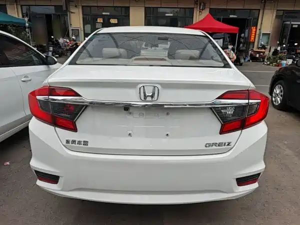 Honda Greiz 2016