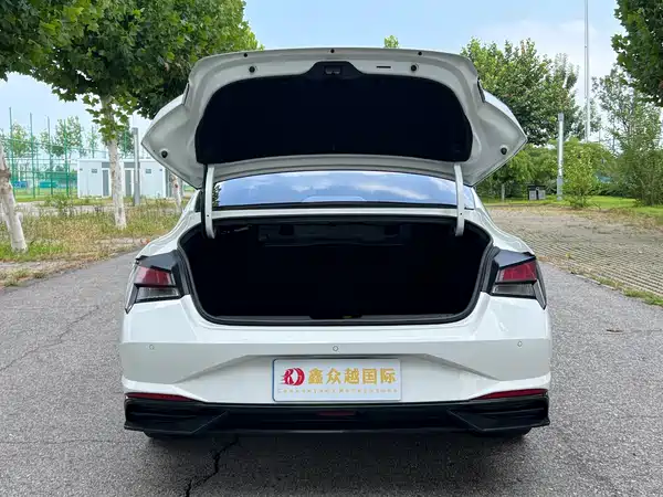 Hyundai Elantra 2023