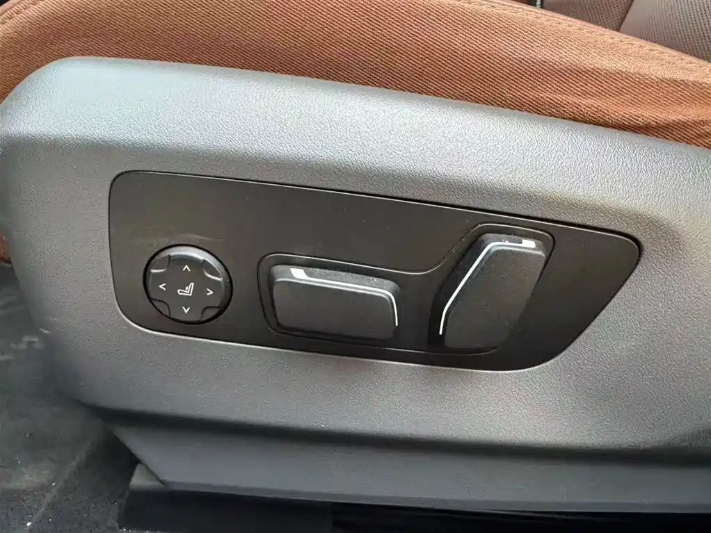 BMW 5 Series 2024 — фото 10