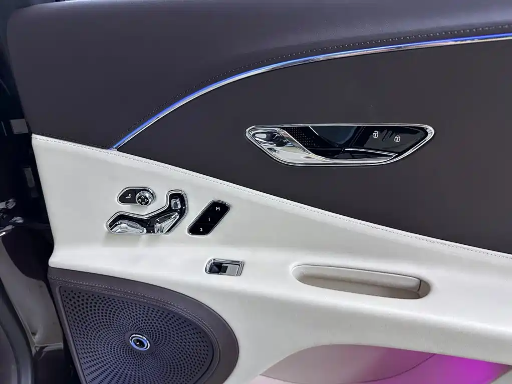 Bentley Flying Spur 2021 — фото 17