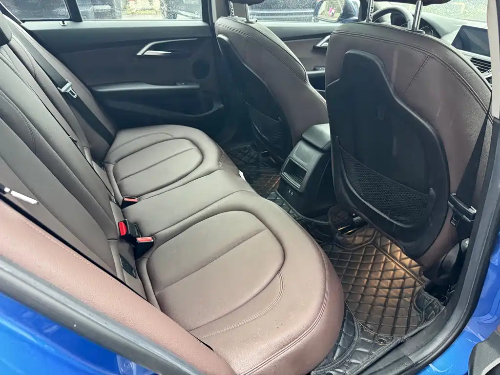BMW 1 Series 2019 — фото 13