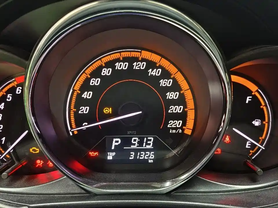 Toyota Yaris L 2023 — фото 12