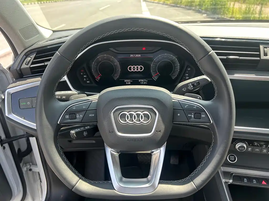 Audi Q3 2022 — фото 11
