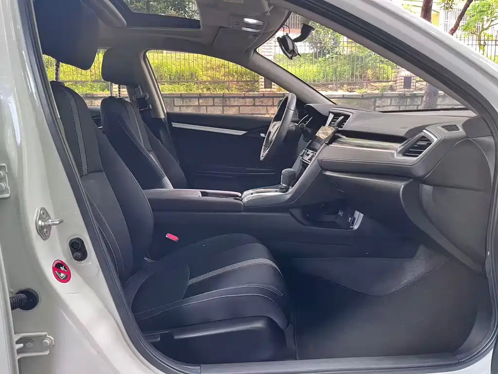 Honda Civic 2019 — фото 11