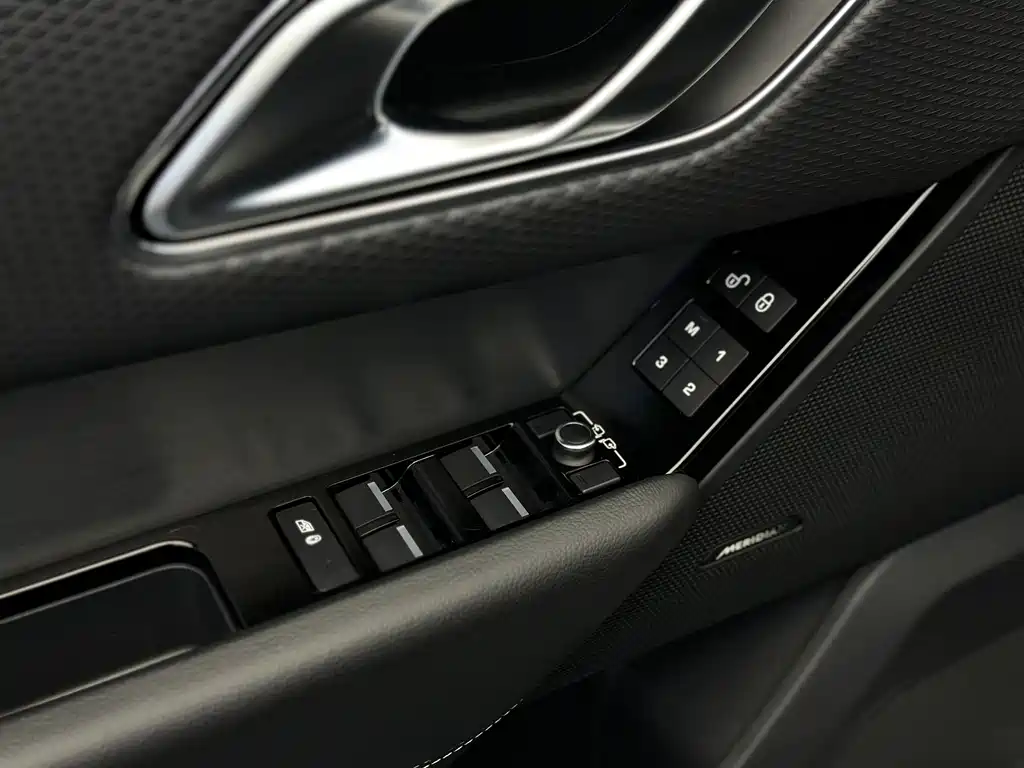 Land Rover Velar 2020 — фото 15