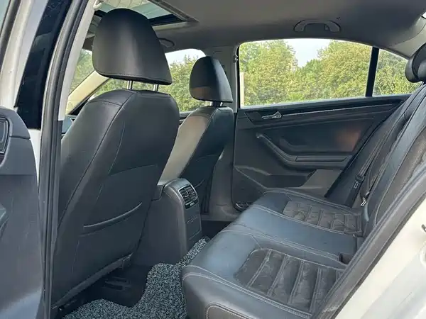 Volkswagen Sagitar 2016