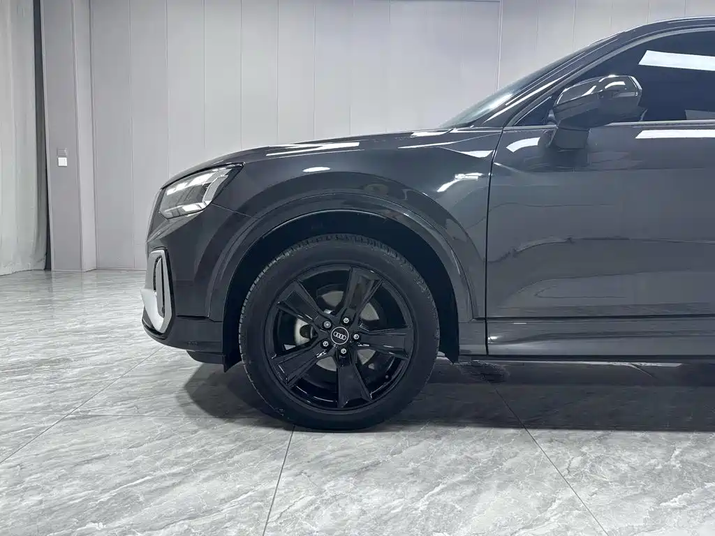 Audi Q2L 2023