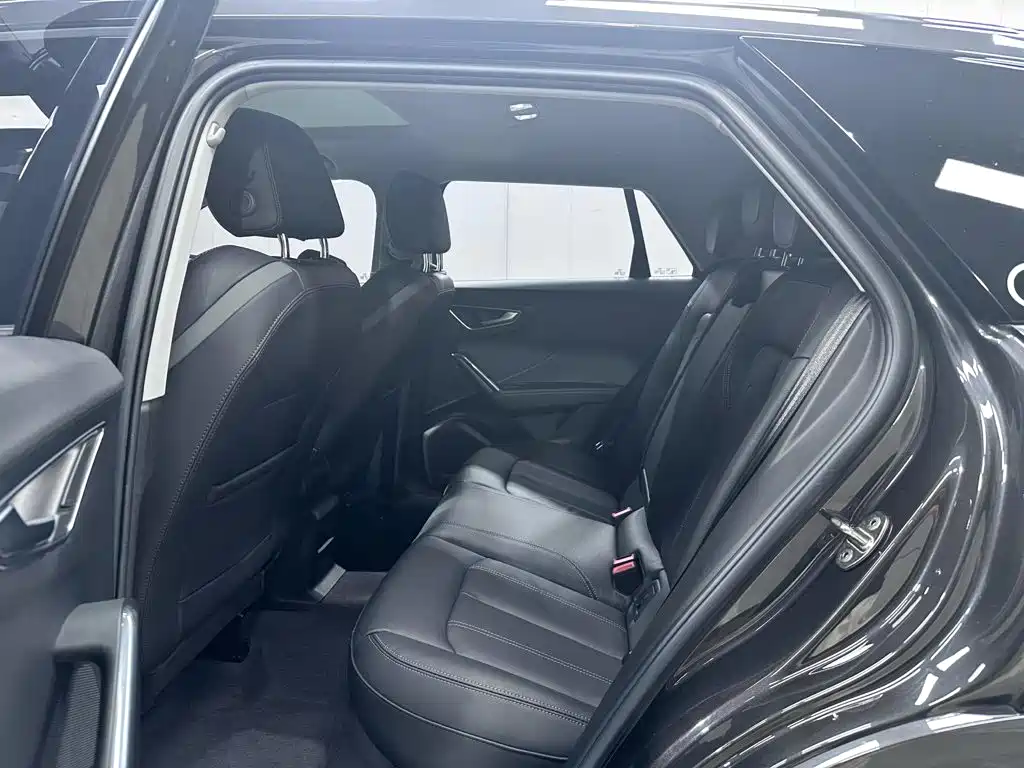 Audi Q2L 2023 — фото 15