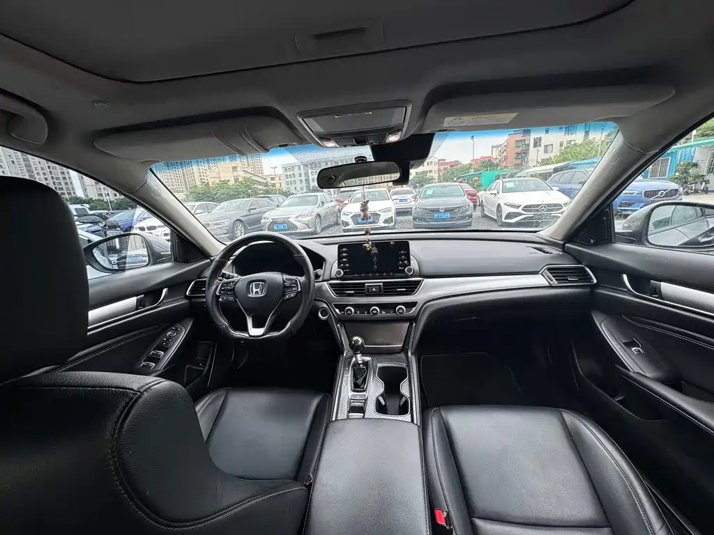 Honda Accord 2020 — фото 17