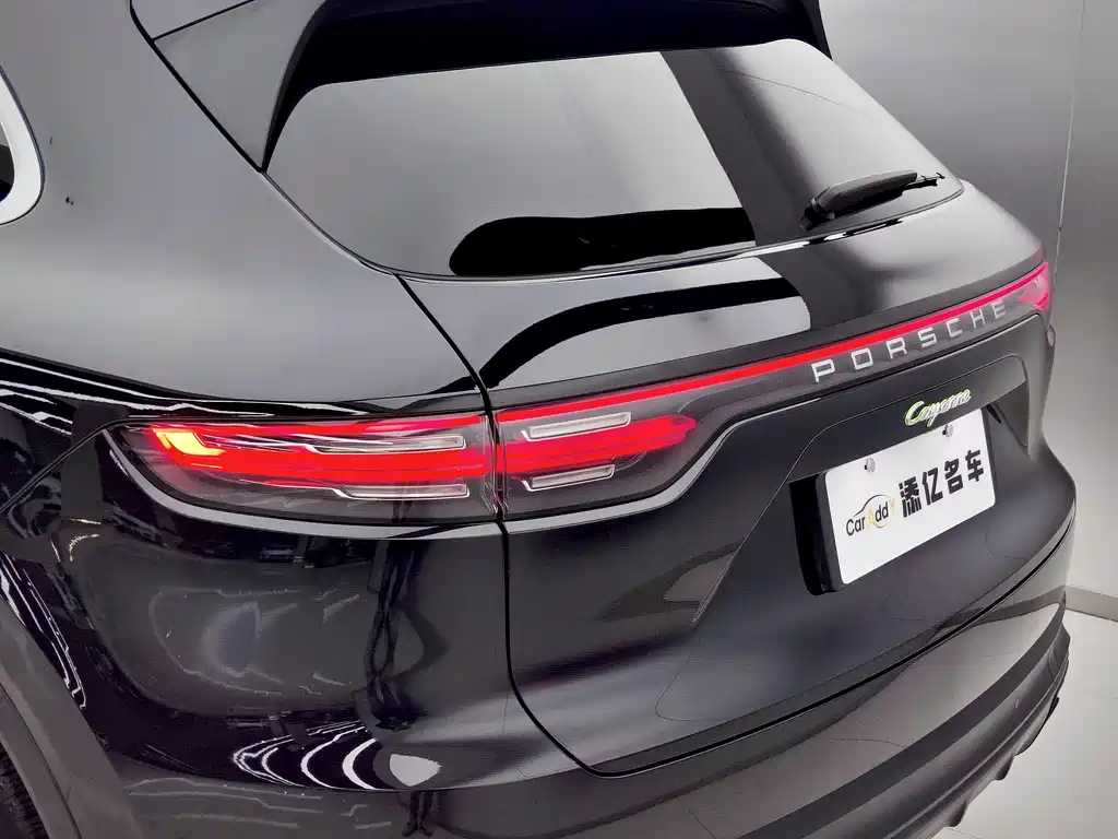 Porsche Cayenne Hybrid 2022 — фото 10