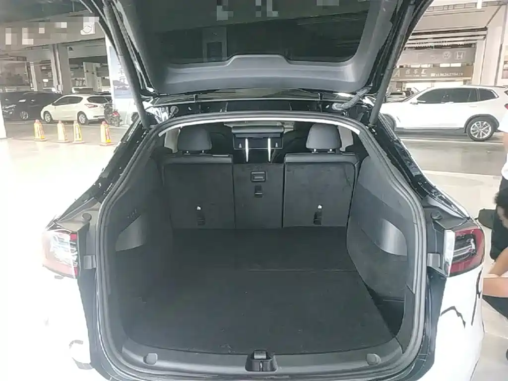 Tesla Model Y 2022 — фото 19