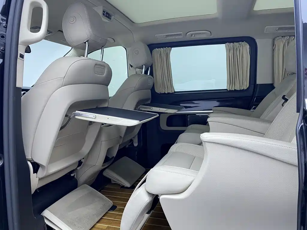 Mercedes-Benz V-Class 2019 — фото 12