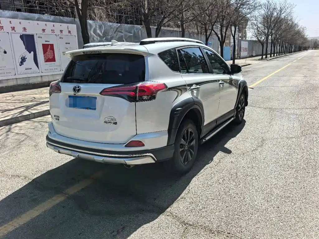 Toyota RAV4 2019 — фото 9