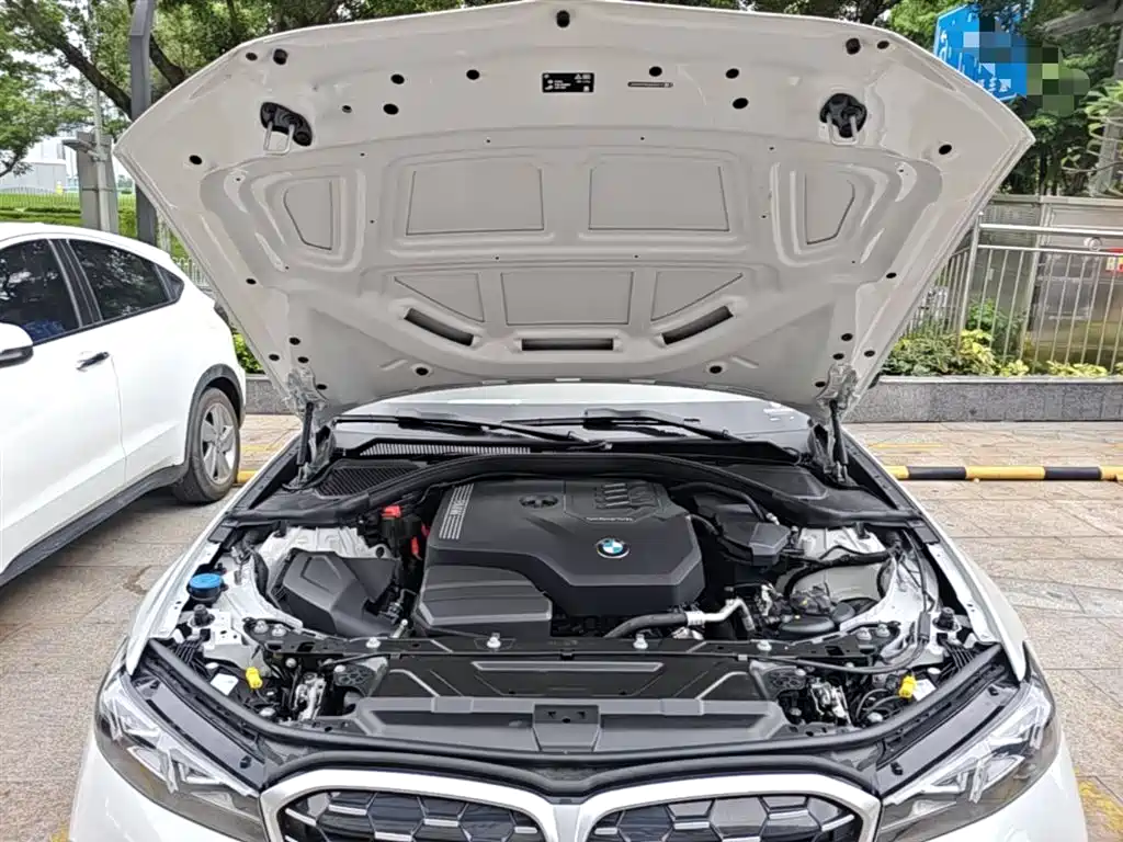 BMW 3 Series 2025 — фото 11