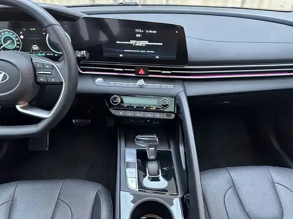 Hyundai Elantra 2023