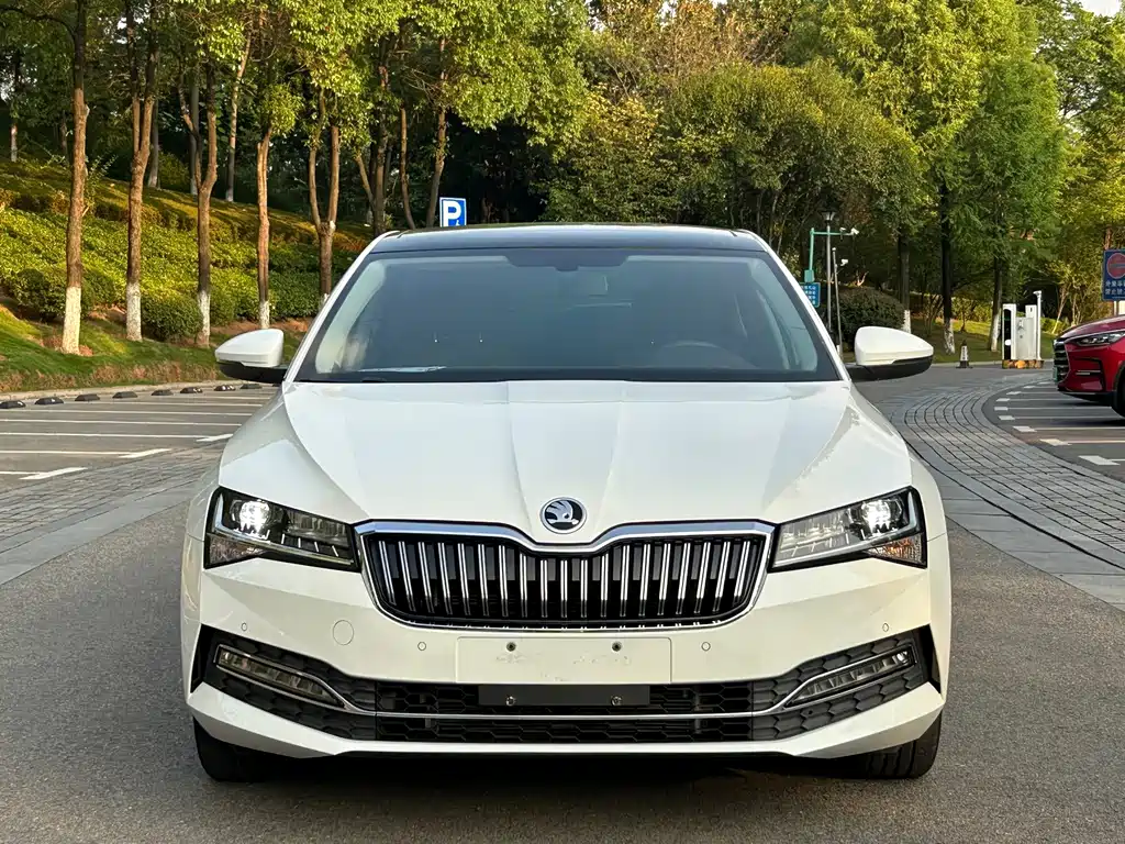 Skoda Superb 2022 — фото 2