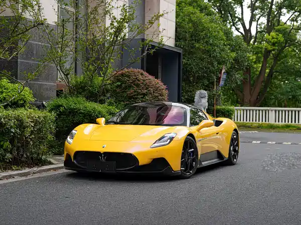 Maserati MC20 2023