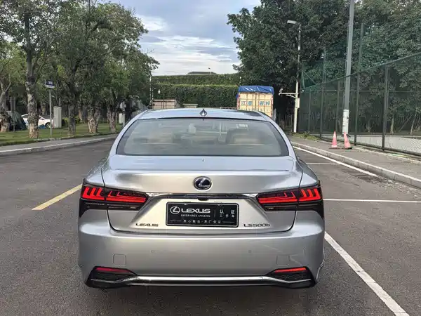 Lexus LS 2021