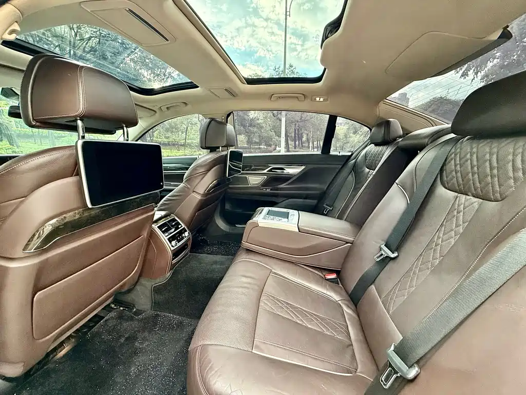 BMW 7 Series 2015 — фото 6