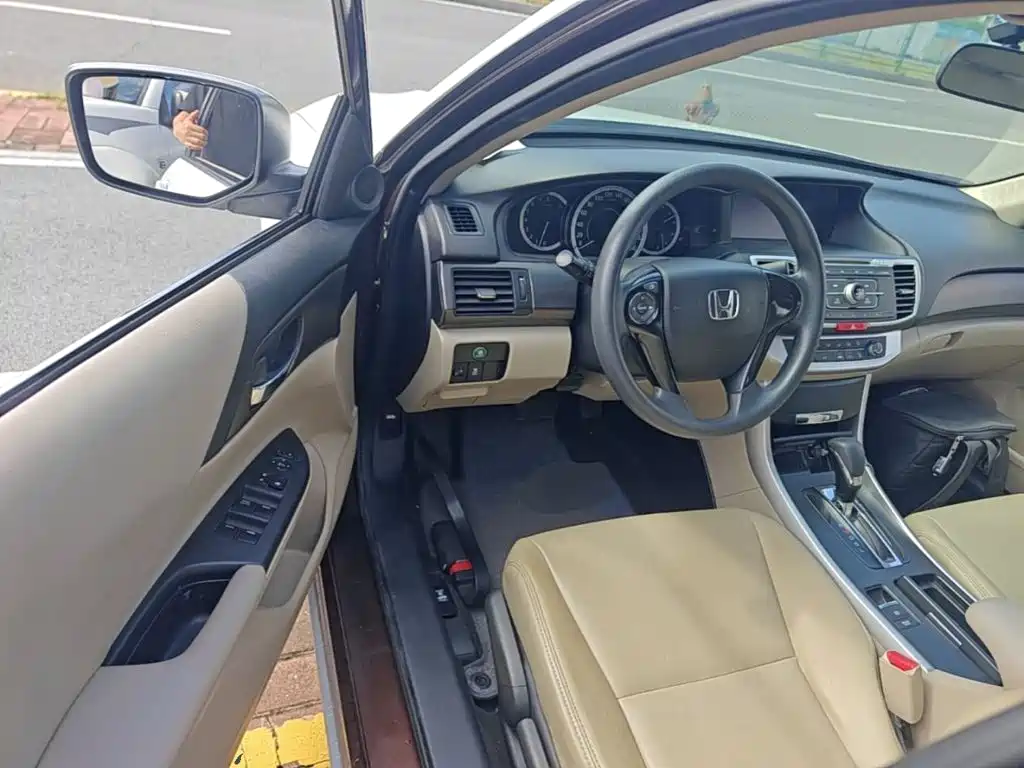 Honda Accord 2015 — фото 16