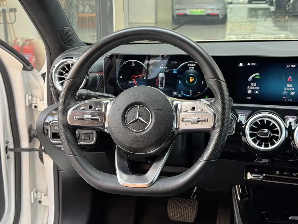 Mercedes-Benz A-Class 2022 — фото 14