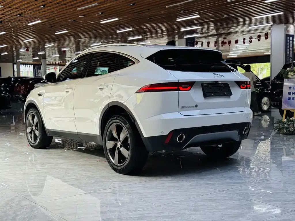 Jaguar E-PACE 2024 — фото 19