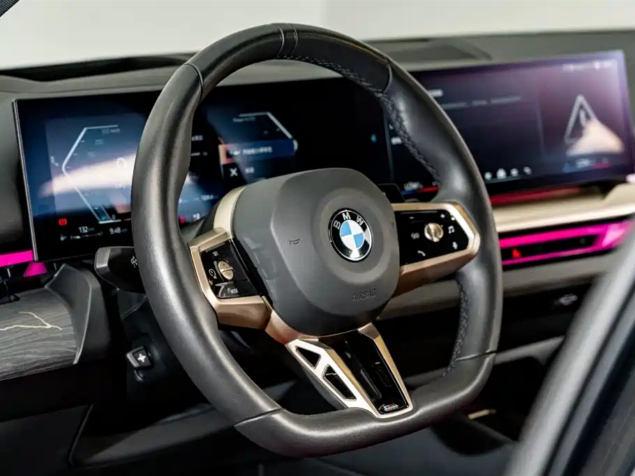 BMW 5 Series 2025 — фото 13