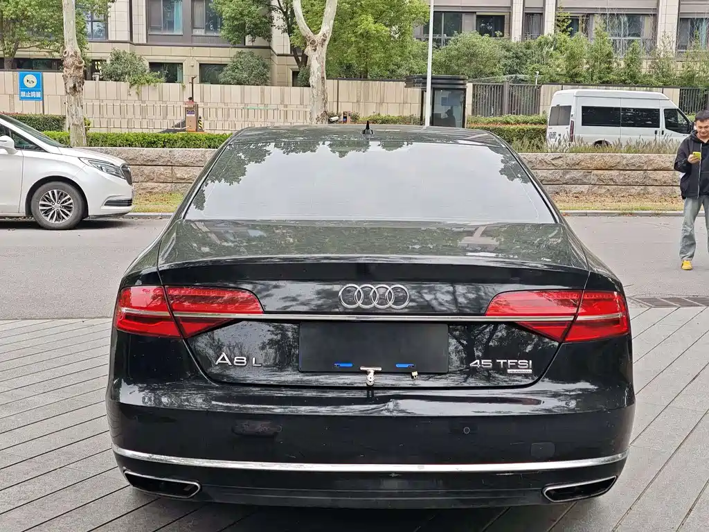Audi A8 2017 — фото 11