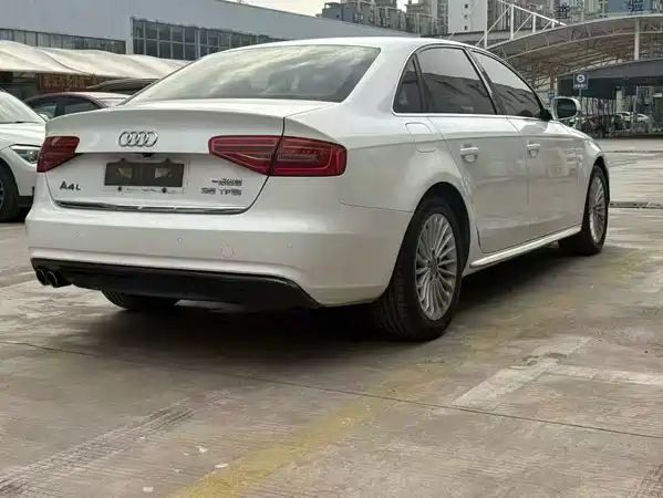 Audi A4L 2015