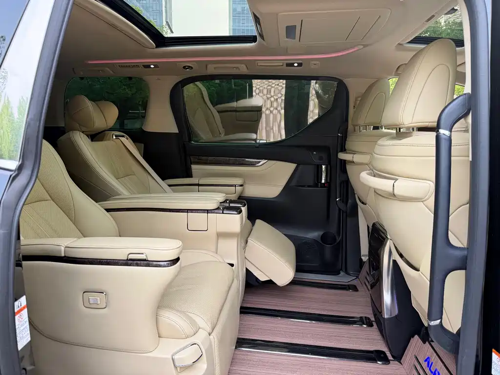 Toyota Alphard 2021 — фото 16