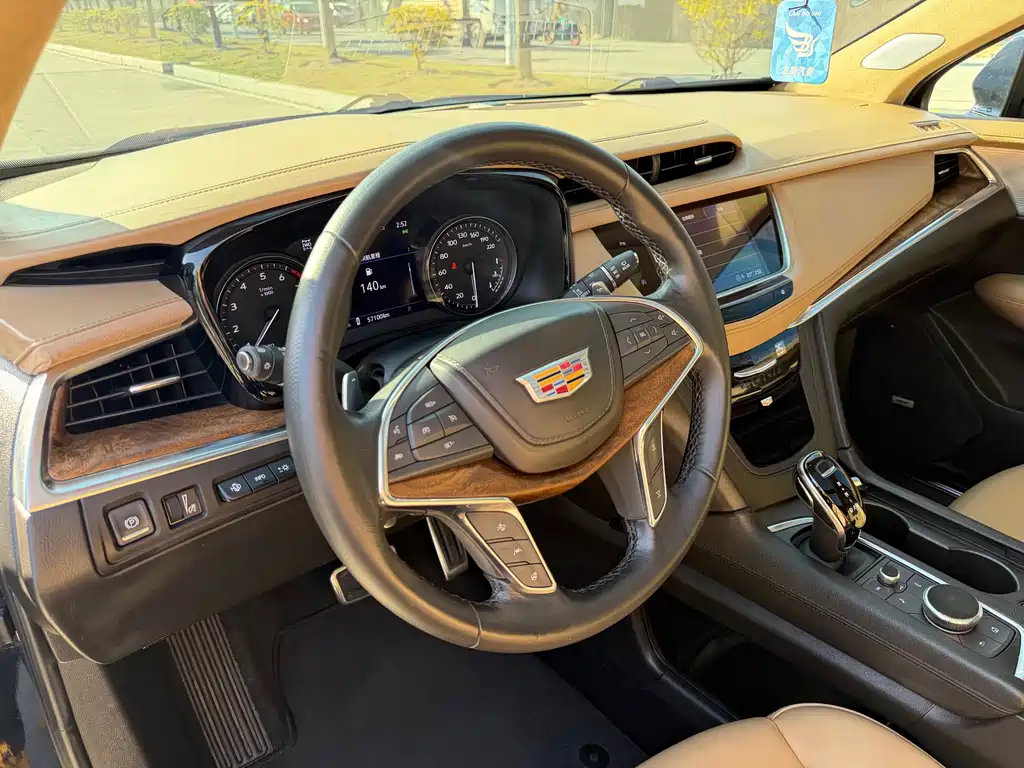 Cadillac XT5 2022 — фото 9