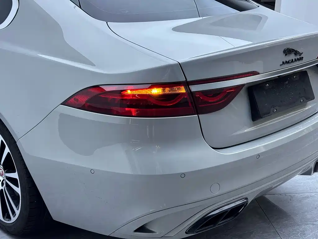 Jaguar XFL 2025 — фото 13