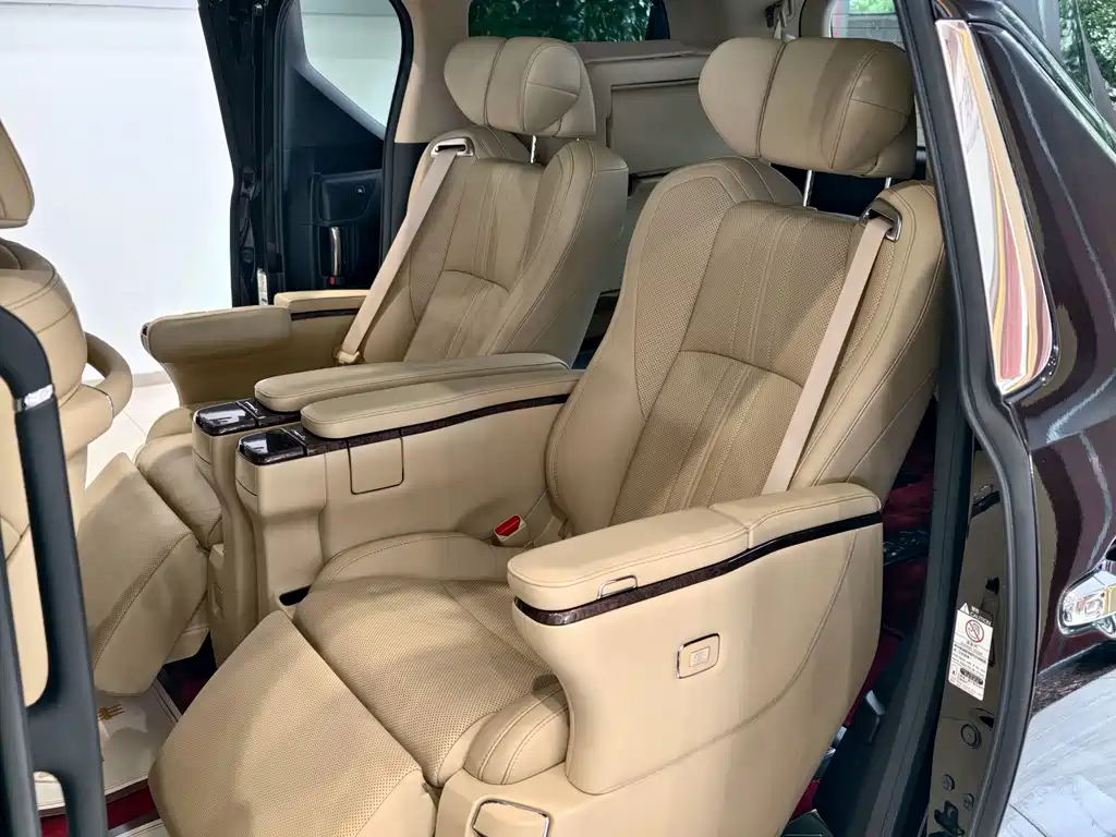 Toyota Alphard 2018 — фото 12