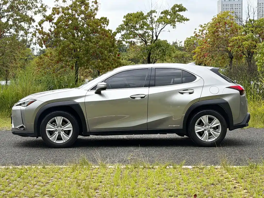 Lexus UX 2021 — фото 3