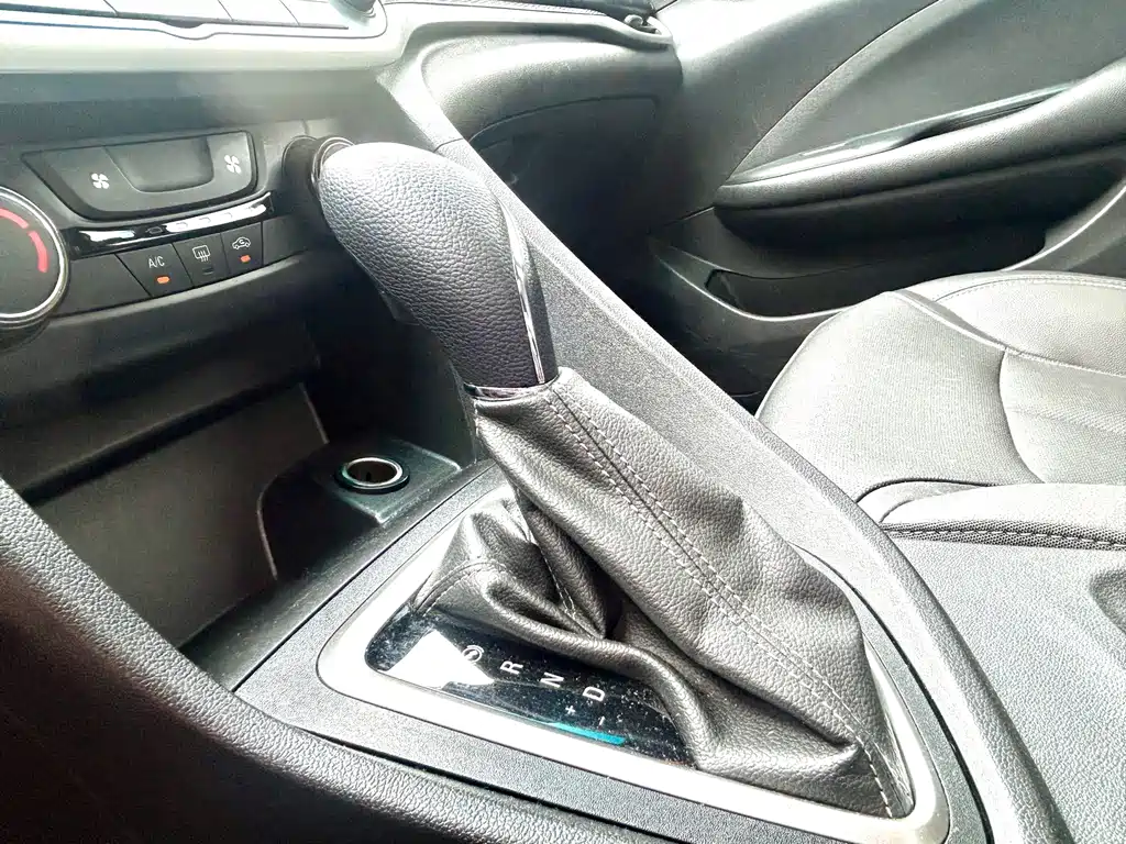 Buick Excelle GT 2022 — фото 18