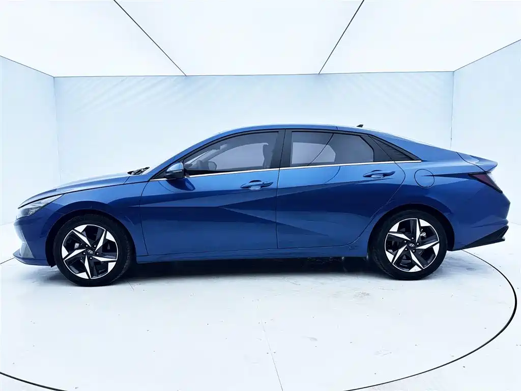 Hyundai Elantra 2022 — фото 7