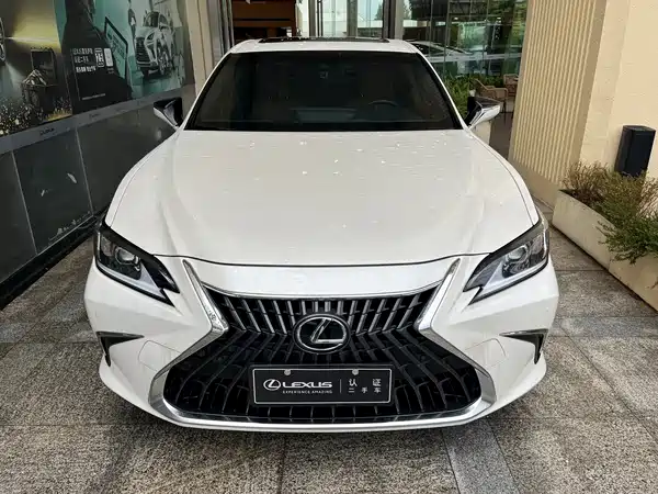Lexus ES 2023